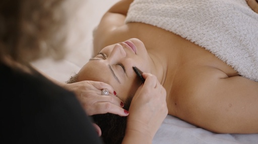 Facial Kräuterstempelmassage